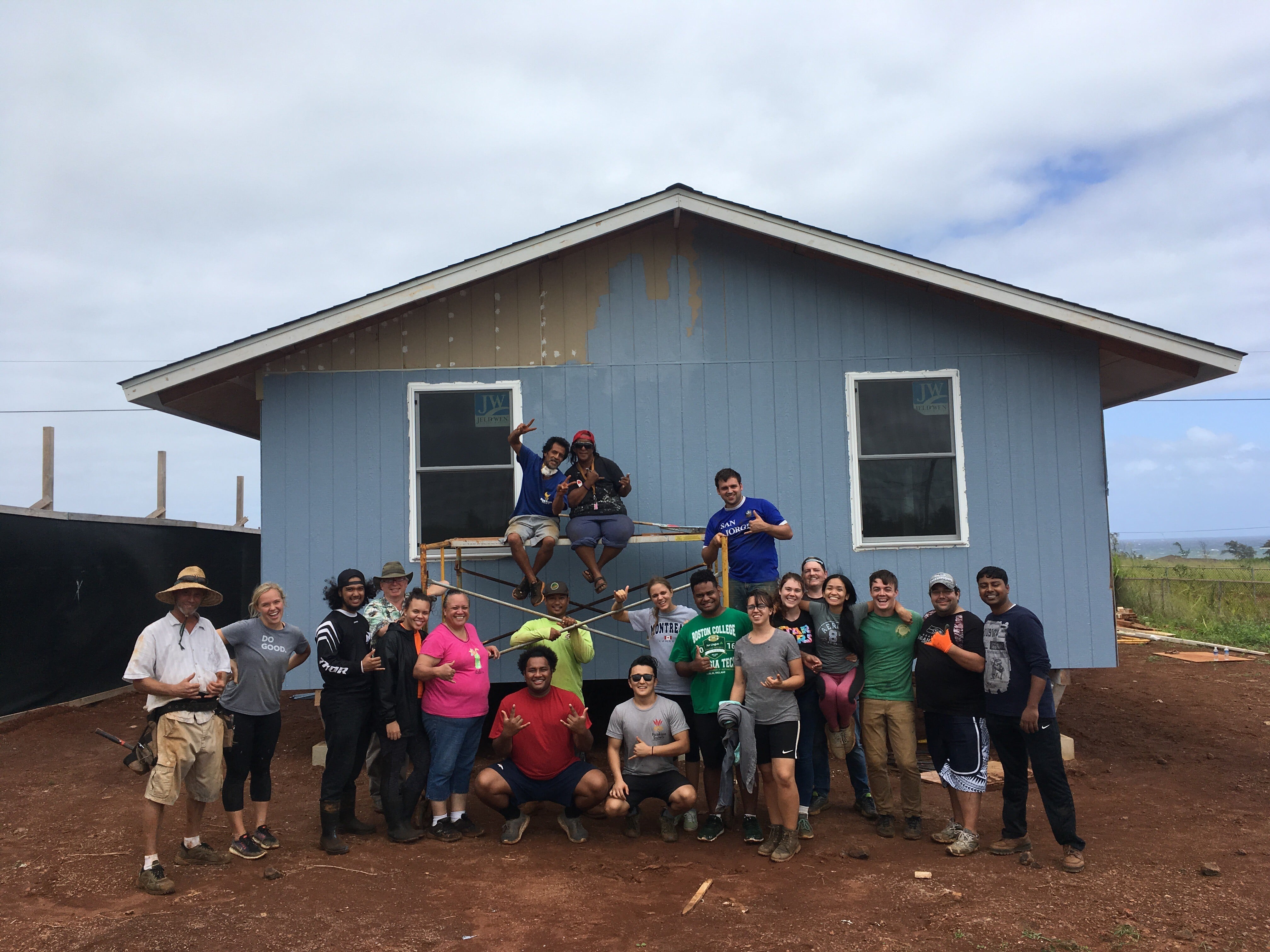 Volunteers Do Great Things In Anahola